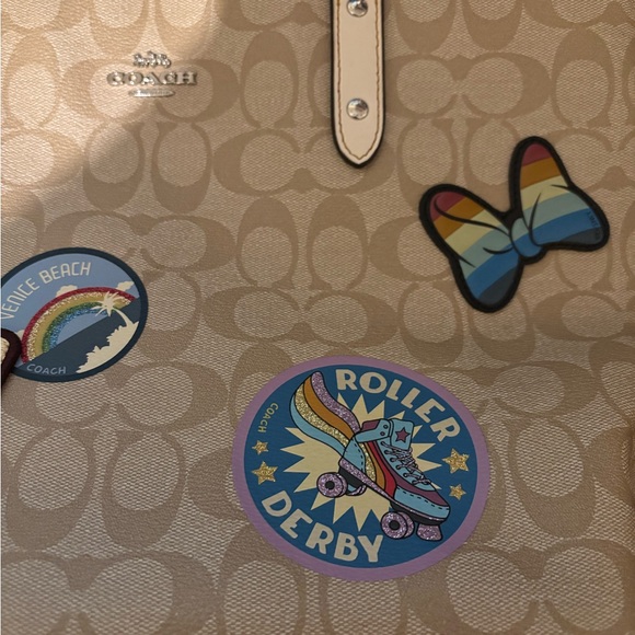 Coach X Disney Minnie Mouse collab‎ tan tote - Picture 4 of 9